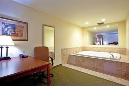 фото отеля Holiday Inn Express Claypool Hill