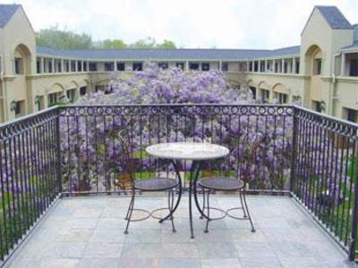 фото отеля Vineyard Court Designer Suites Hotel