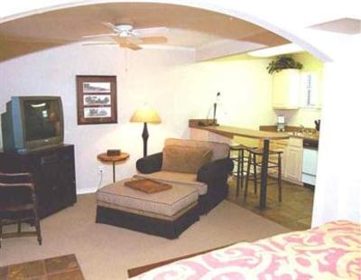 фото отеля Vineyard Court Designer Suites Hotel