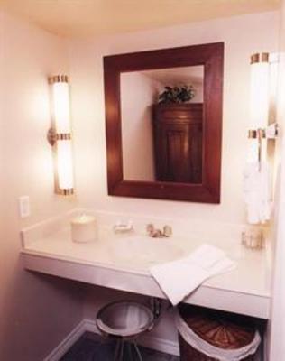 фото отеля Vineyard Court Designer Suites Hotel