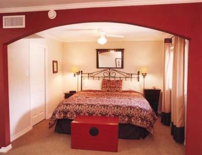 фото отеля Vineyard Court Designer Suites Hotel