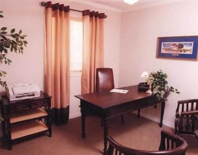 фото отеля Vineyard Court Designer Suites Hotel