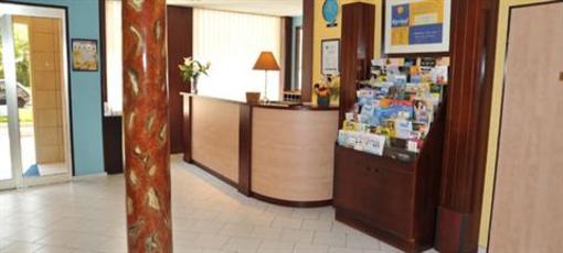 фото отеля Hotel Kyriad Menton