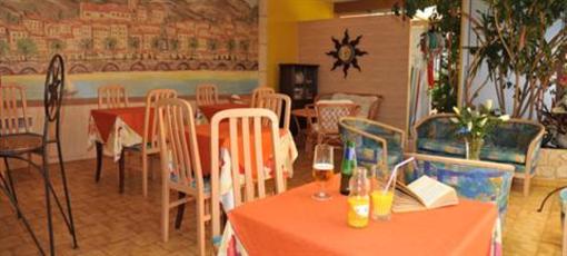 фото отеля Hotel Kyriad Menton