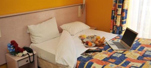 фото отеля Hotel Kyriad Menton