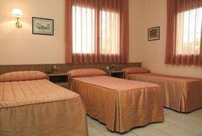 фото отеля Hostal Montserrat