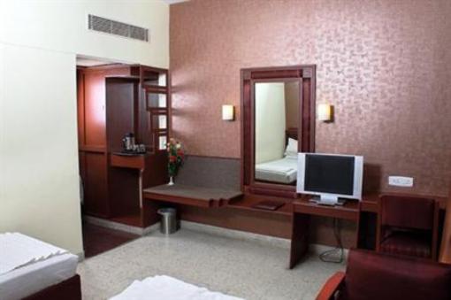 фото отеля Hotel Dee Cee Manor