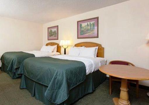 фото отеля Clarion Inn & Suites Murfreesboro