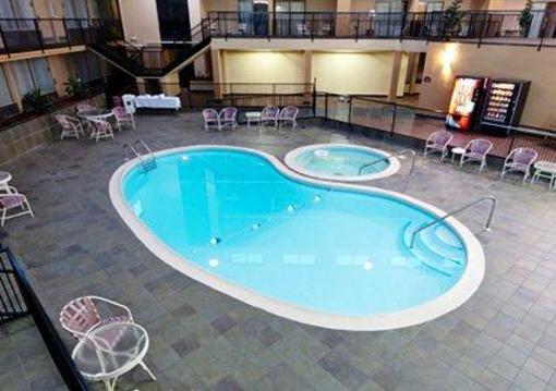 фото отеля Clarion Inn & Suites Murfreesboro