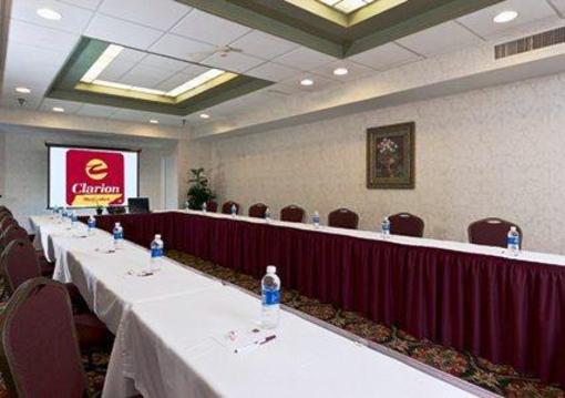 фото отеля Clarion Inn & Suites Murfreesboro