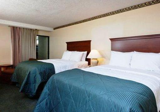 фото отеля Clarion Inn & Suites Murfreesboro