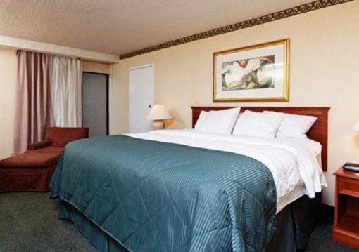фото отеля Clarion Inn & Suites Murfreesboro