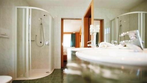 фото отеля Baumgartner's Blumenhotel Schenna