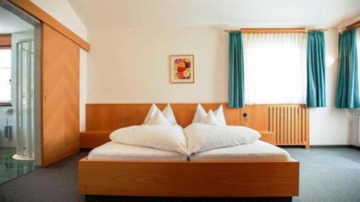 фото отеля Baumgartner's Blumenhotel Schenna