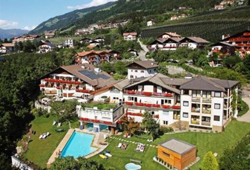 фото отеля Baumgartner's Blumenhotel Schenna