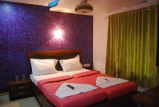 фото отеля Hotel K C Residency