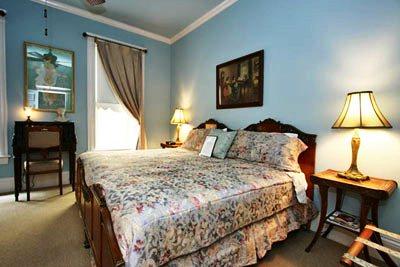 фото отеля Saras Bed & Breakfast Inn Houston