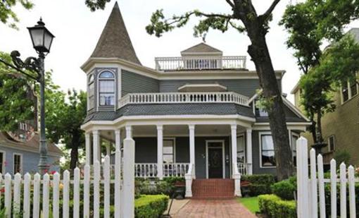 фото отеля Saras Bed & Breakfast Inn Houston