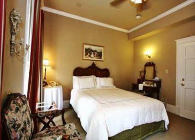 фото отеля Saras Bed & Breakfast Inn Houston