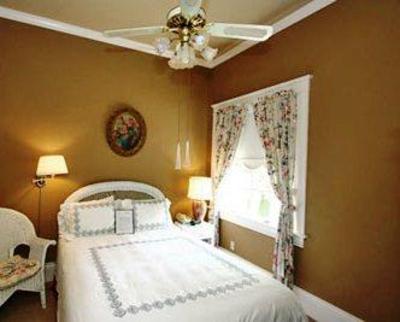 фото отеля Saras Bed & Breakfast Inn Houston