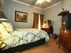 фото отеля Saras Bed & Breakfast Inn Houston