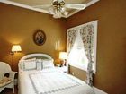 фото отеля Saras Bed & Breakfast Inn Houston