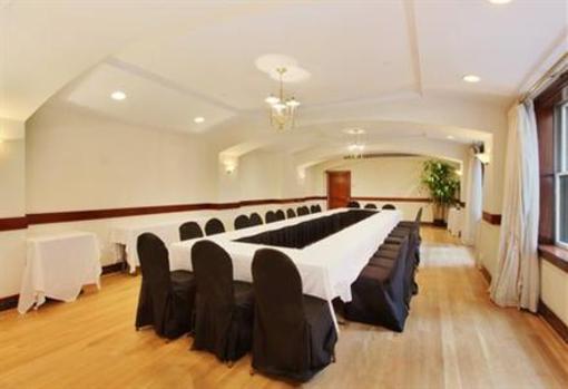 фото отеля Roger Smith Hotel