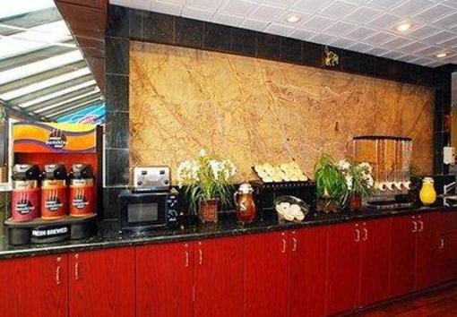 фото отеля Comfort Inn Metro Airport