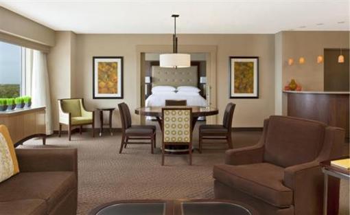 фото отеля Sheraton Indianapolis Hotel and Suites