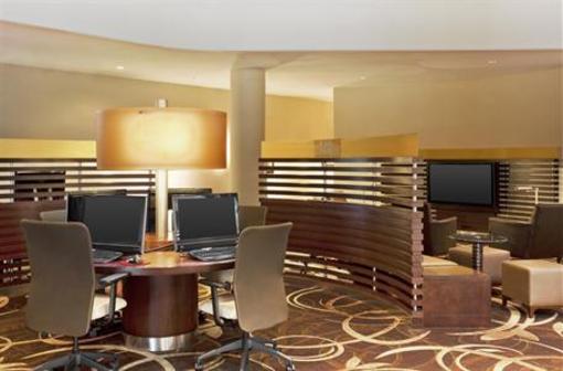 фото отеля Sheraton Indianapolis Hotel and Suites