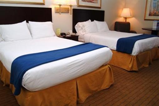 фото отеля Holiday Inn Express Tampa - Rocky Point Island