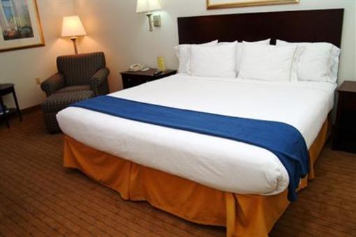 фото отеля Holiday Inn Express Tampa - Rocky Point Island