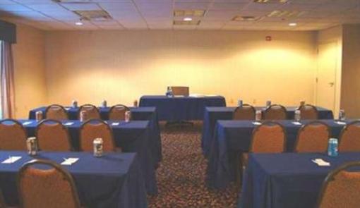 фото отеля Holiday Inn Express Tampa - Rocky Point Island