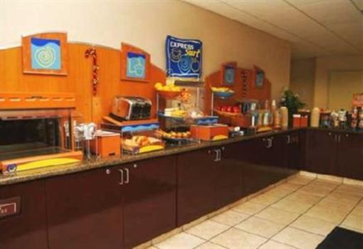 фото отеля Holiday Inn Express Tampa - Rocky Point Island