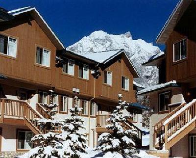 фото отеля Banff Boundary Lodge