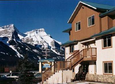 фото отеля Banff Boundary Lodge