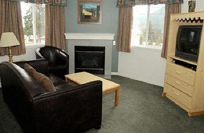 фото отеля Banff Boundary Lodge