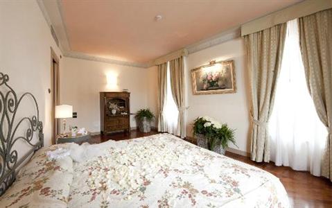 фото отеля Romantik Hotel Relais Mirabella Iseo