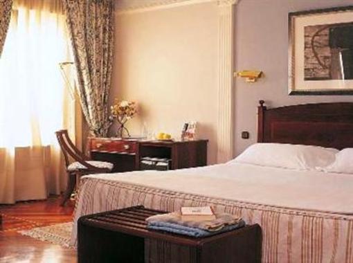 фото отеля Corona De Castilla Hotel