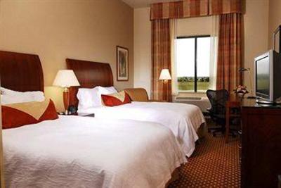 фото отеля Hilton Garden Inn Oconomowoc