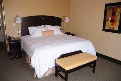 фото отеля Hampton Inn & Suites Plattsburgh