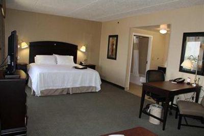 фото отеля Hampton Inn & Suites Plattsburgh