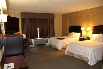 фото отеля Hampton Inn & Suites Plattsburgh