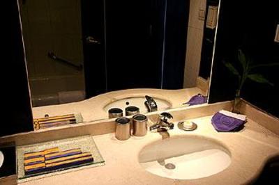 фото отеля Longhill Hotel