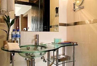 фото отеля Longhill Hotel