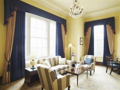 фото отеля Oulton Hall Hotel Leeds