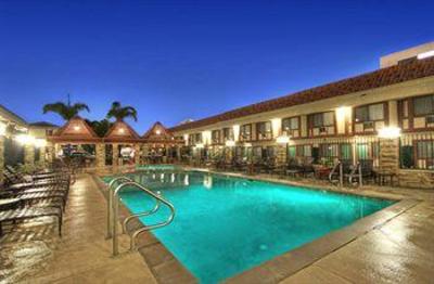 фото отеля Anaheim Camelot Inn & Suites