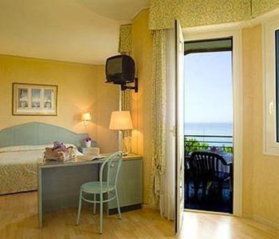 фото отеля Hotel Sole Mare Ventimiglia