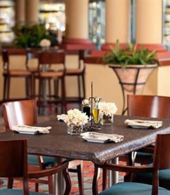 фото отеля Costa Mesa Marriott Suites