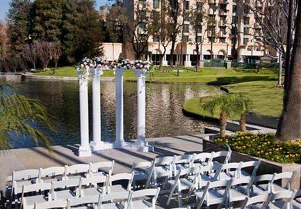 фото отеля Costa Mesa Marriott Suites